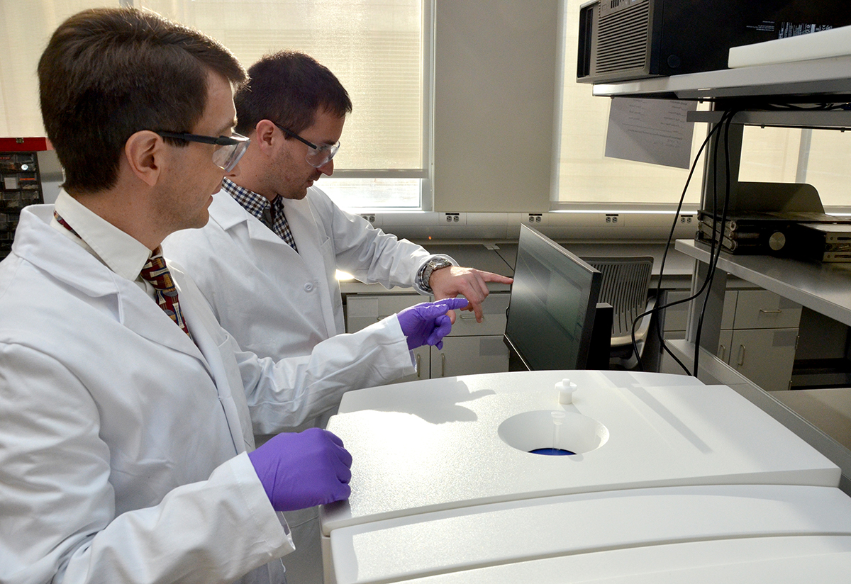 Alan Allgeier pictured in the lab with grad studente Simon Velasquez Morales